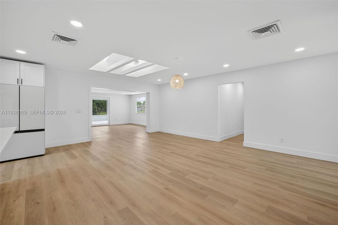 En Venta: $494,000 (4 camas, 2 baños, 2089 Pies cuadrados)