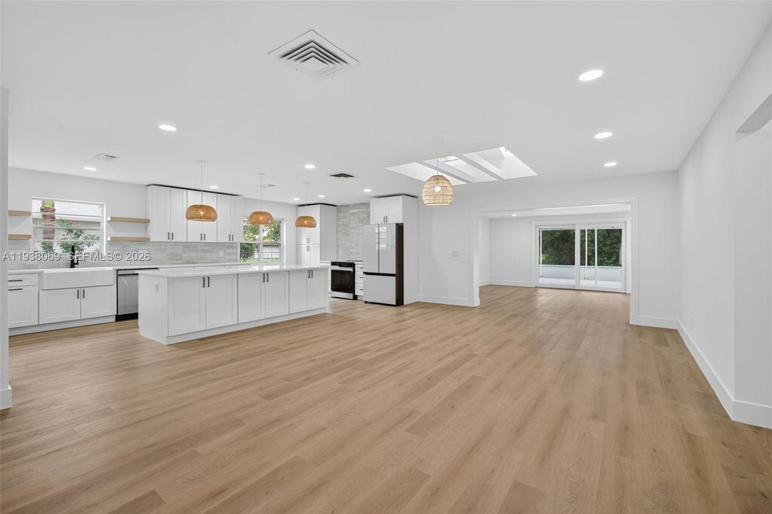 En Venta: $494,000 (4 camas, 2 baños, 2089 Pies cuadrados)