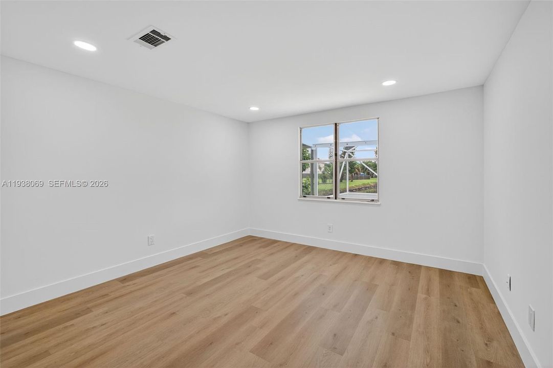 En Venta: $494,000 (4 camas, 2 baños, 2089 Pies cuadrados)