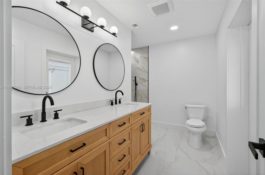 En Venta: $494,000 (4 camas, 2 baños, 2089 Pies cuadrados)