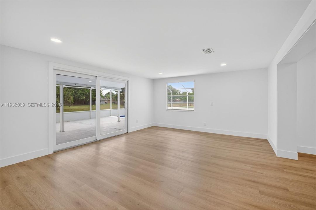 En Venta: $494,000 (4 camas, 2 baños, 2089 Pies cuadrados)