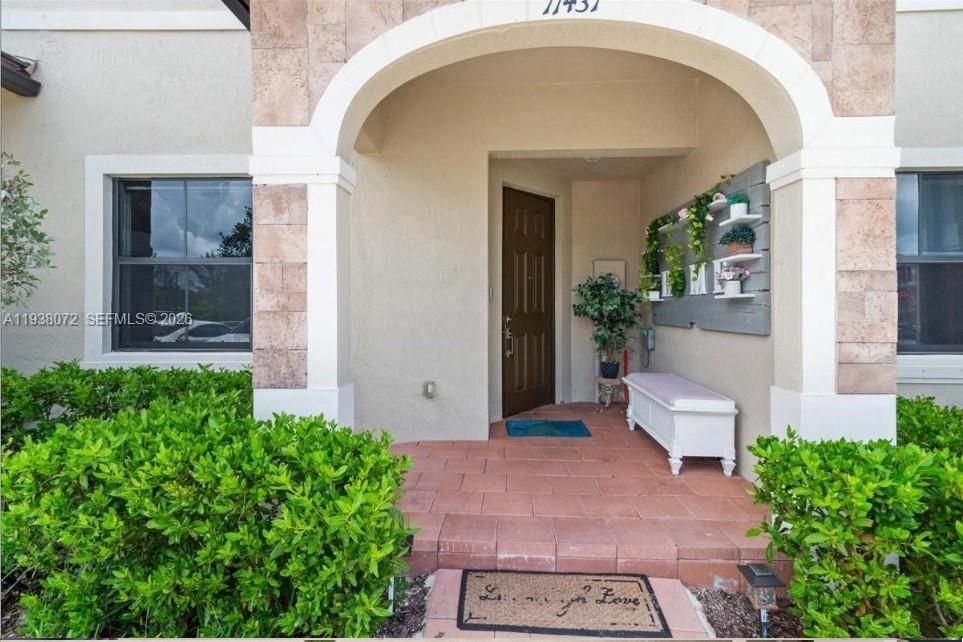 En Venta: $585,000 (3 camas, 2 baños, 1650 Pies cuadrados)