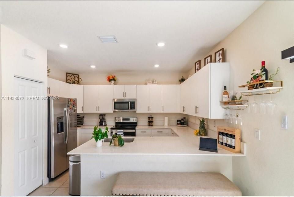 En Venta: $585,000 (3 camas, 2 baños, 1650 Pies cuadrados)