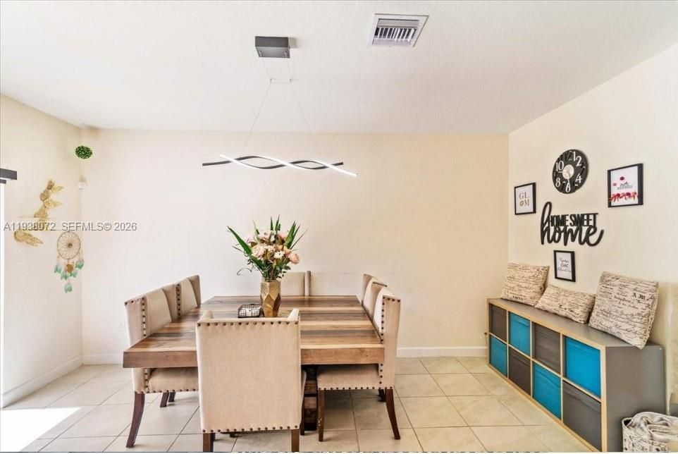 En Venta: $585,000 (3 camas, 2 baños, 1650 Pies cuadrados)