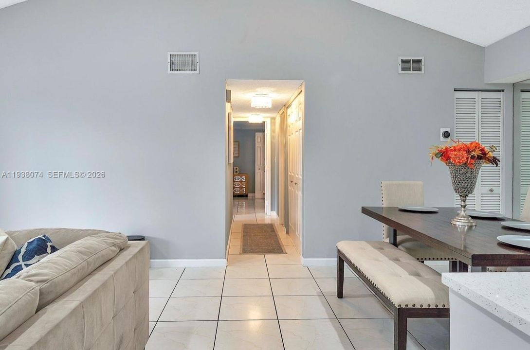 En Venta: $244,900 (2 camas, 2 baños, 1160 Pies cuadrados)