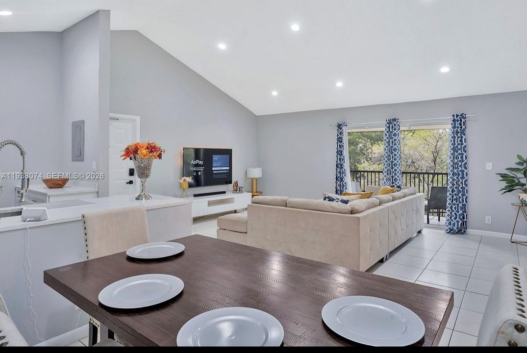 En Venta: $244,900 (2 camas, 2 baños, 1160 Pies cuadrados)