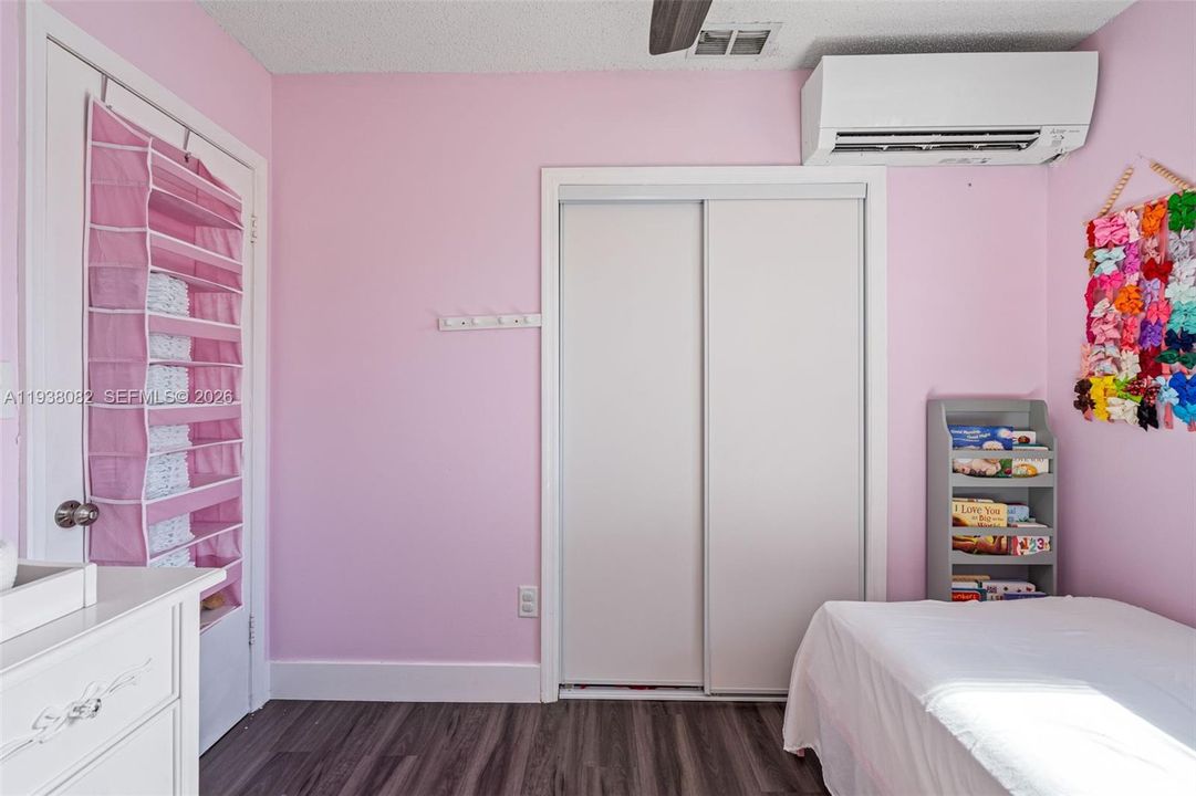 На продажу: $569,900 (4 спален, 2 ванн, 1610 Квадратных фут)