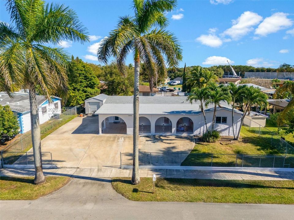 На продажу: $569,900 (4 спален, 2 ванн, 1610 Квадратных фут)