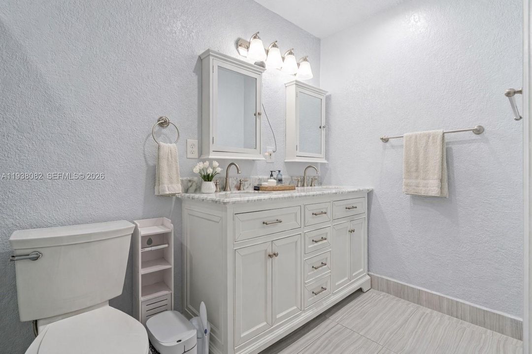 На продажу: $569,900 (4 спален, 2 ванн, 1610 Квадратных фут)