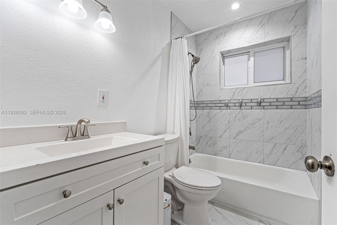 На продажу: $569,900 (4 спален, 2 ванн, 1610 Квадратных фут)