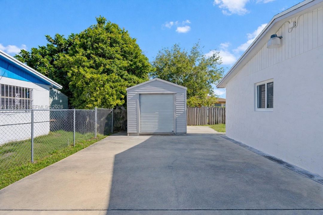 На продажу: $569,900 (4 спален, 2 ванн, 1610 Квадратных фут)