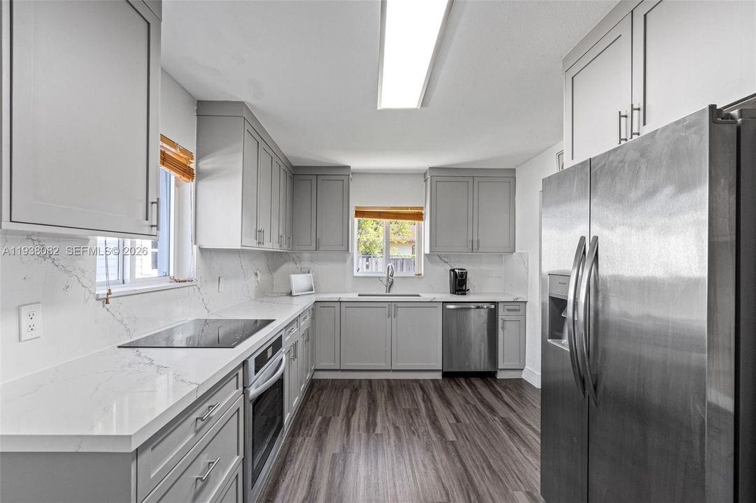 На продажу: $569,900 (4 спален, 2 ванн, 1610 Квадратных фут)