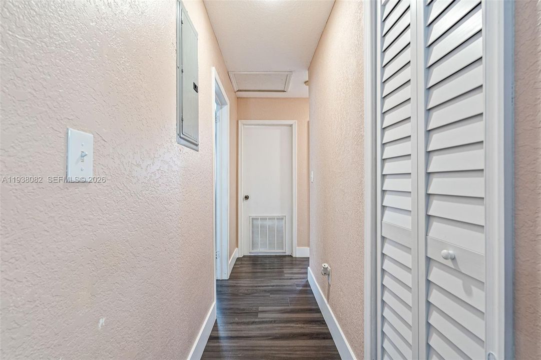 На продажу: $569,900 (4 спален, 2 ванн, 1610 Квадратных фут)