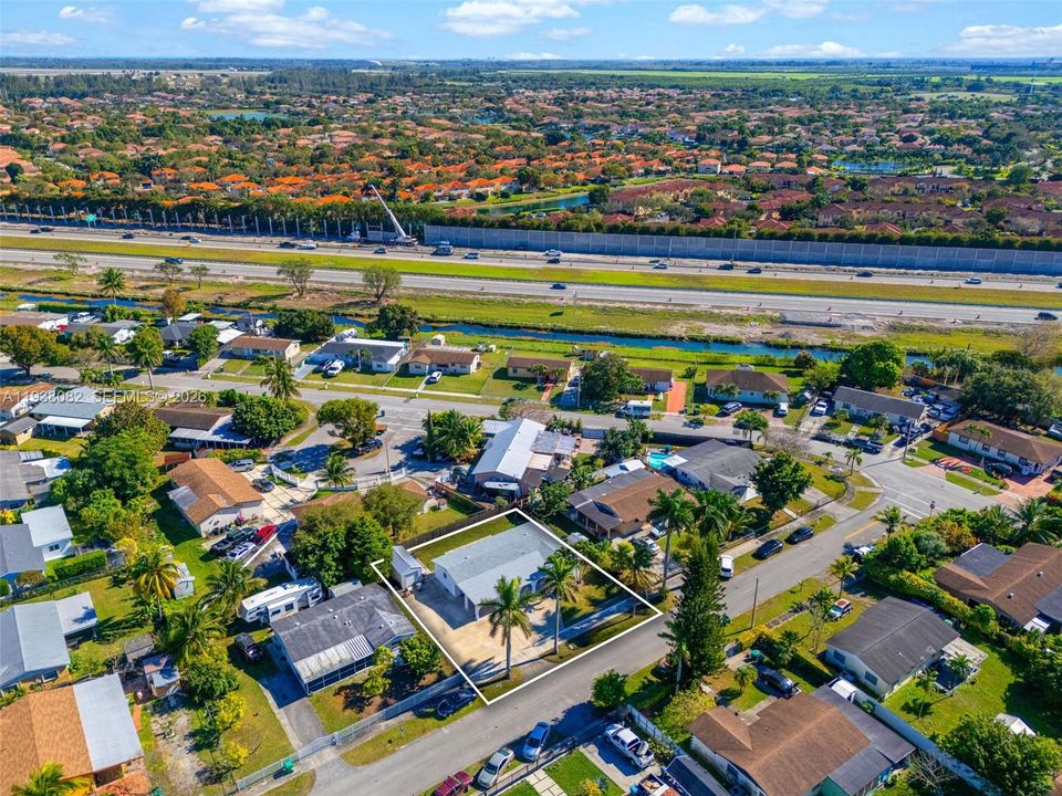 На продажу: $569,900 (4 спален, 2 ванн, 1610 Квадратных фут)