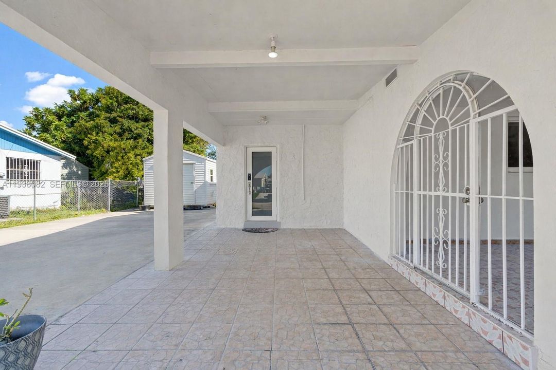 На продажу: $569,900 (4 спален, 2 ванн, 1610 Квадратных фут)