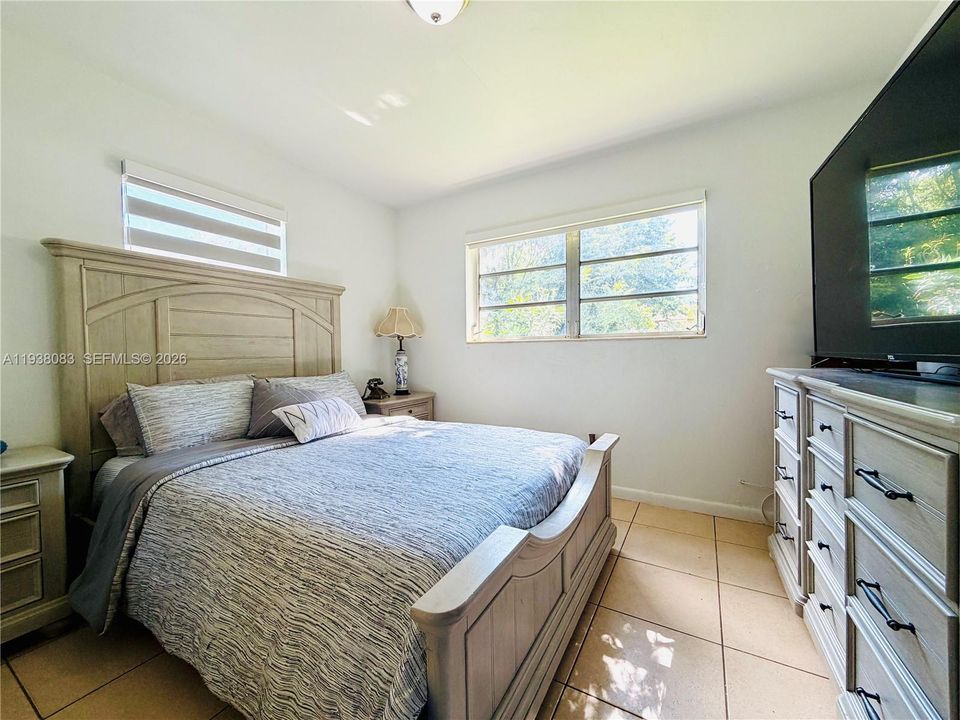 待售: $450,000 (3 贝兹, 1 浴室, 958 平方英尺)