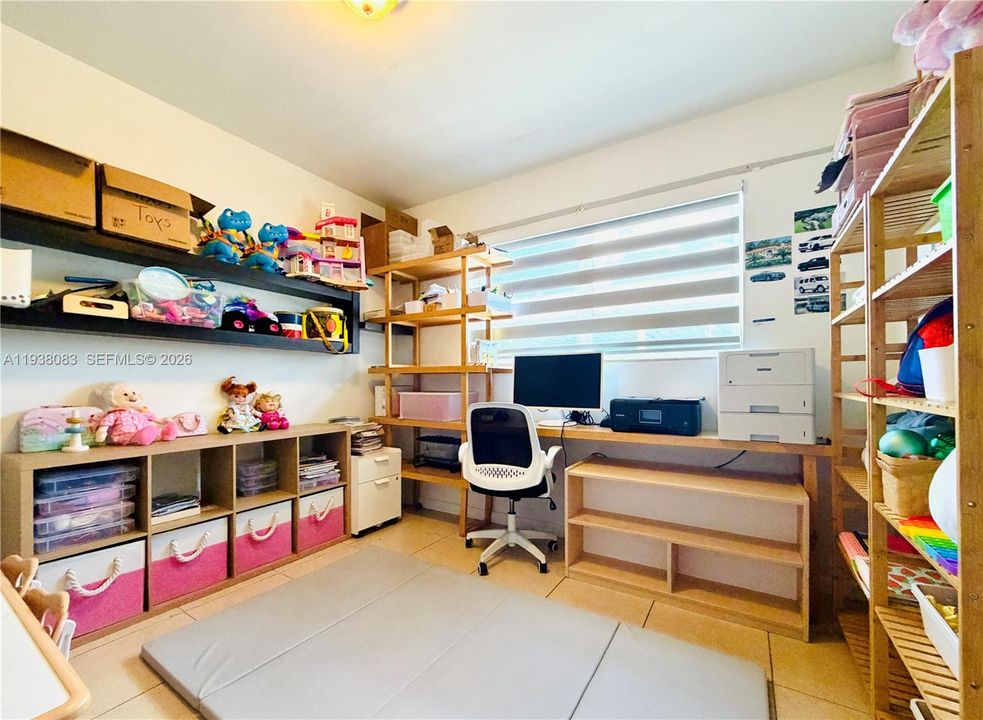 待售: $450,000 (3 贝兹, 1 浴室, 958 平方英尺)