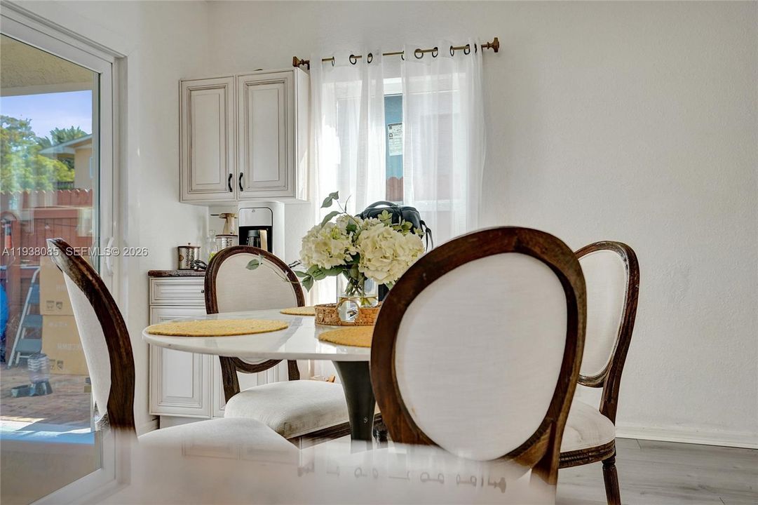 В аренду: $3,200 (4 спален, 3 ванн, 1976 Квадратных фут)