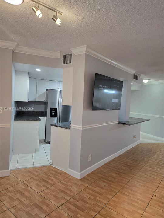 For Rent: $2,000 (2 beds, 2 baths, 1160 Square Feet)