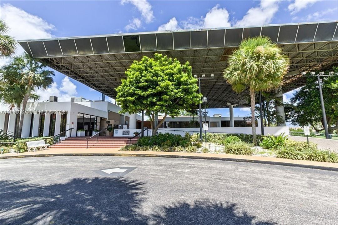 For Rent: $2,000 (2 beds, 2 baths, 1160 Square Feet)