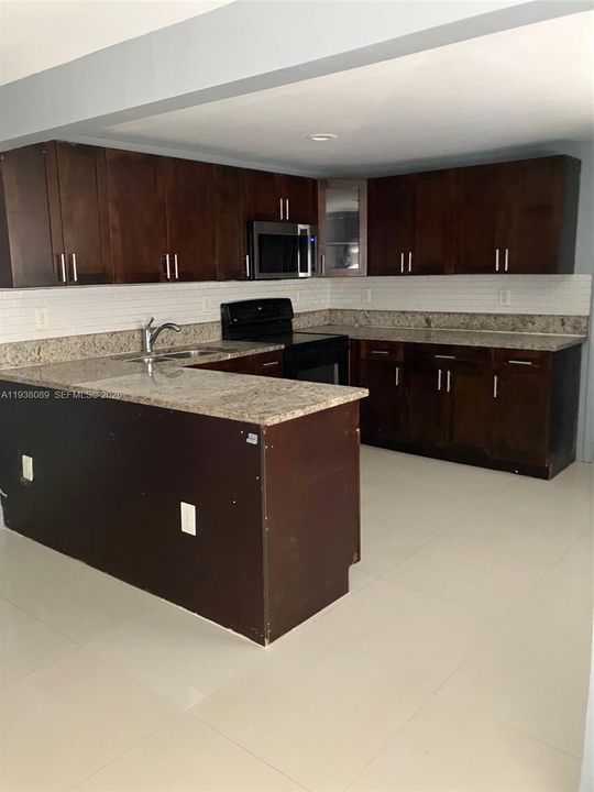 En Renta: $2,750 (5 camas, 2 baños, 1738 Pies cuadrados)