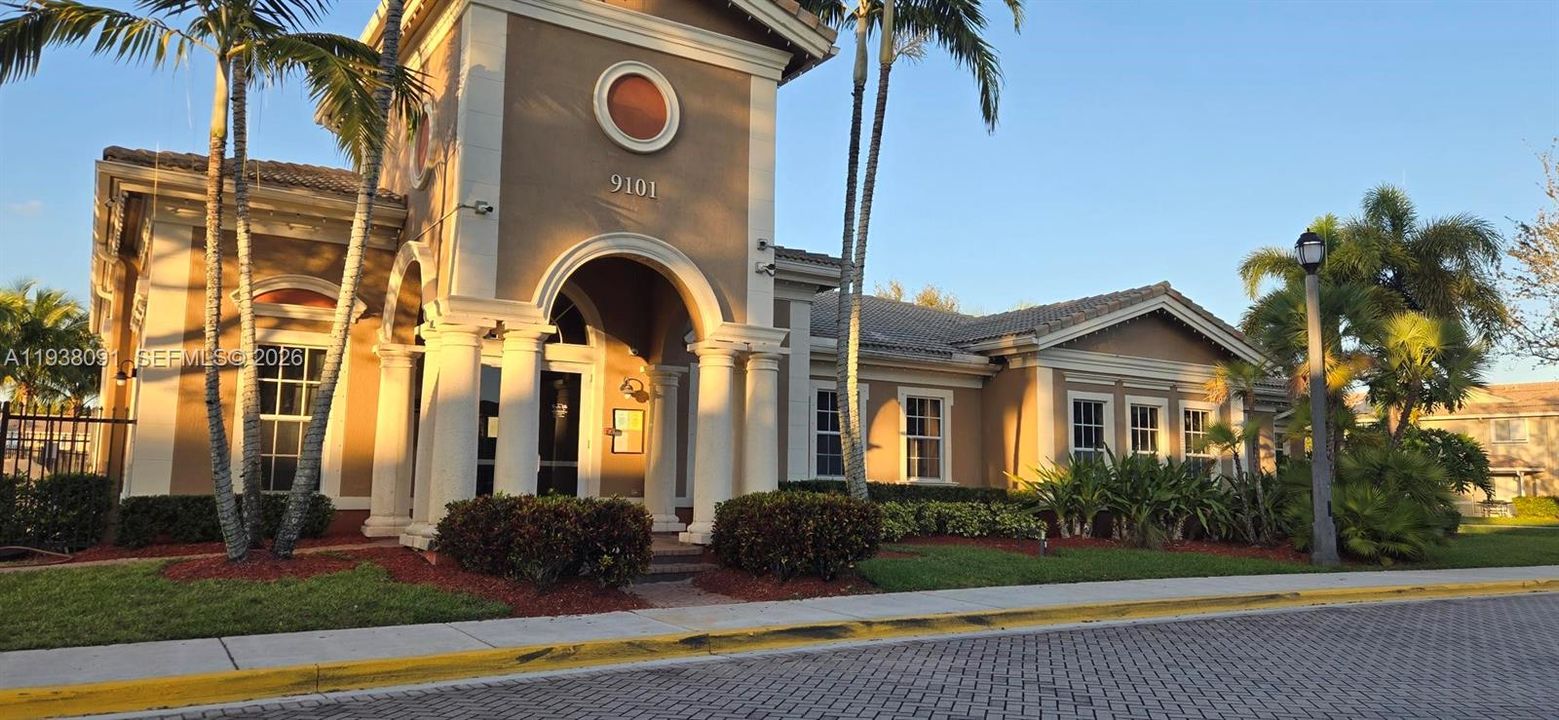 For Rent: $2,400 (2 beds, 2 baths, 1077 Square Feet)