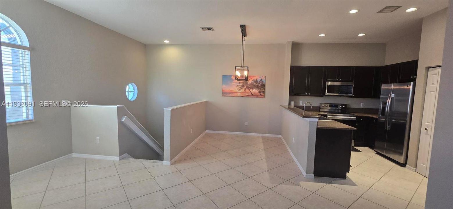 For Rent: $2,400 (2 beds, 2 baths, 1077 Square Feet)