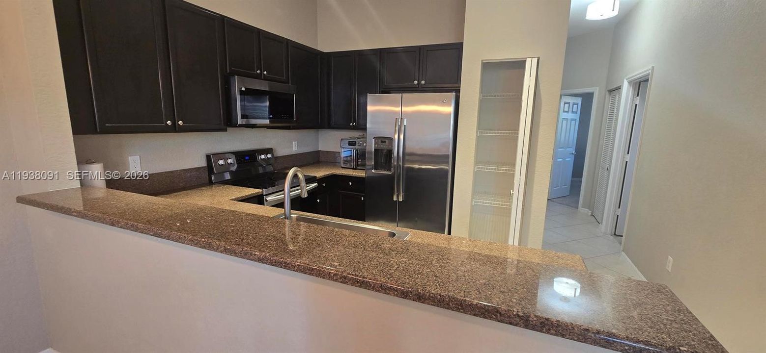 For Rent: $2,400 (2 beds, 2 baths, 1077 Square Feet)