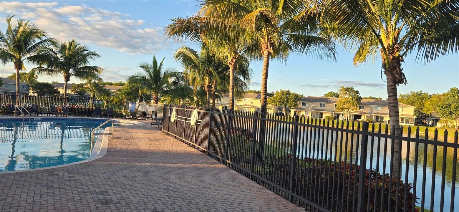 For Rent: $2,400 (2 beds, 2 baths, 1077 Square Feet)