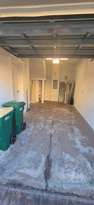 For Rent: $2,400 (2 beds, 2 baths, 1077 Square Feet)