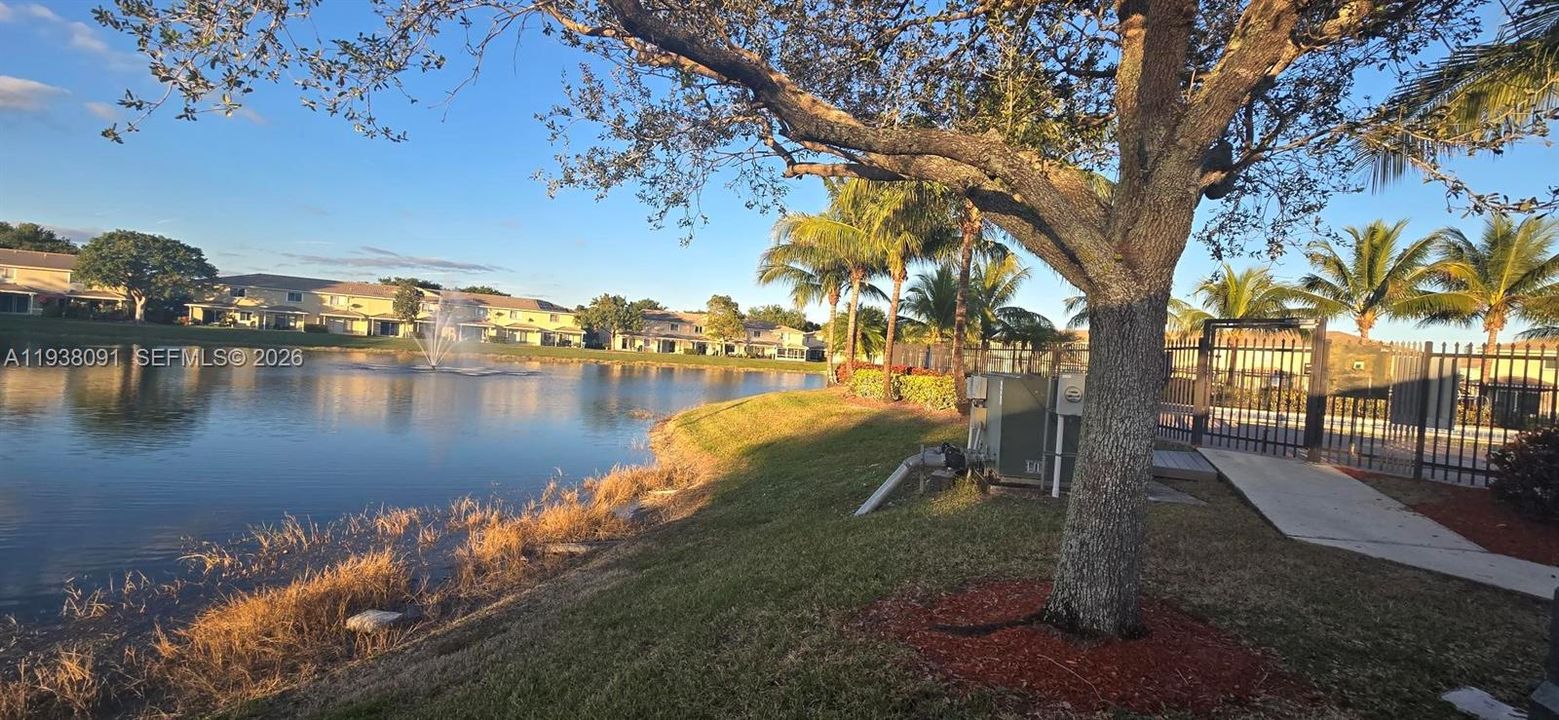 For Rent: $2,400 (2 beds, 2 baths, 1077 Square Feet)