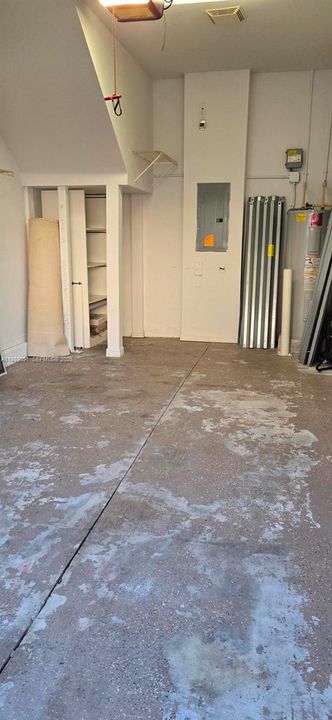 For Rent: $2,400 (2 beds, 2 baths, 1077 Square Feet)