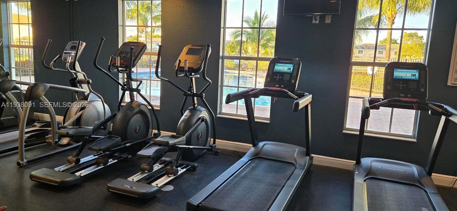 For Rent: $2,400 (2 beds, 2 baths, 1077 Square Feet)