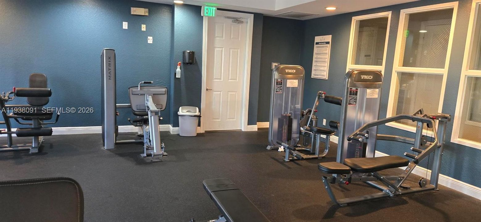 For Rent: $2,400 (2 beds, 2 baths, 1077 Square Feet)