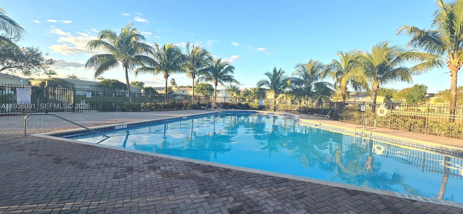 For Rent: $2,400 (2 beds, 2 baths, 1077 Square Feet)