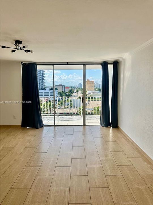 В аренду: $1,800 (0 спален, 1 ванн, 577 Квадратных фут)