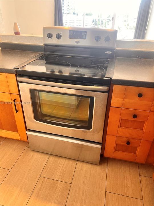 В аренду: $1,800 (0 спален, 1 ванн, 577 Квадратных фут)