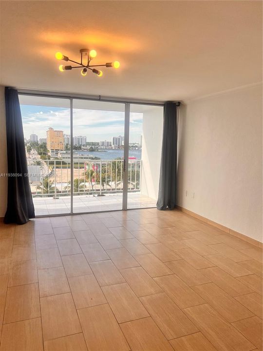 В аренду: $1,800 (0 спален, 1 ванн, 577 Квадратных фут)