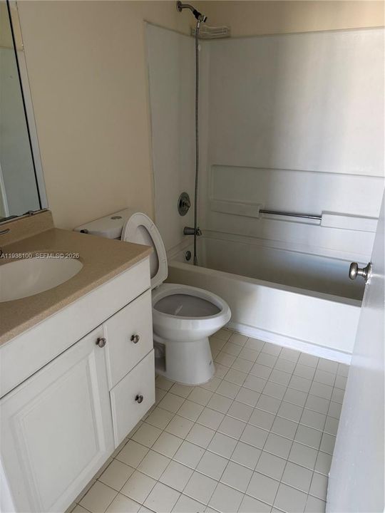 出租: $2,200 (2 贝兹, 2 浴室, 925 平方英尺)