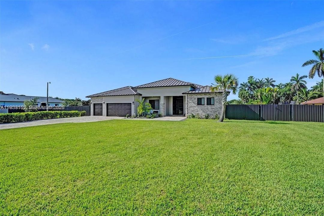 For Sale: $1,250,000 (5 beds, 4 baths, 3219 Square Feet)