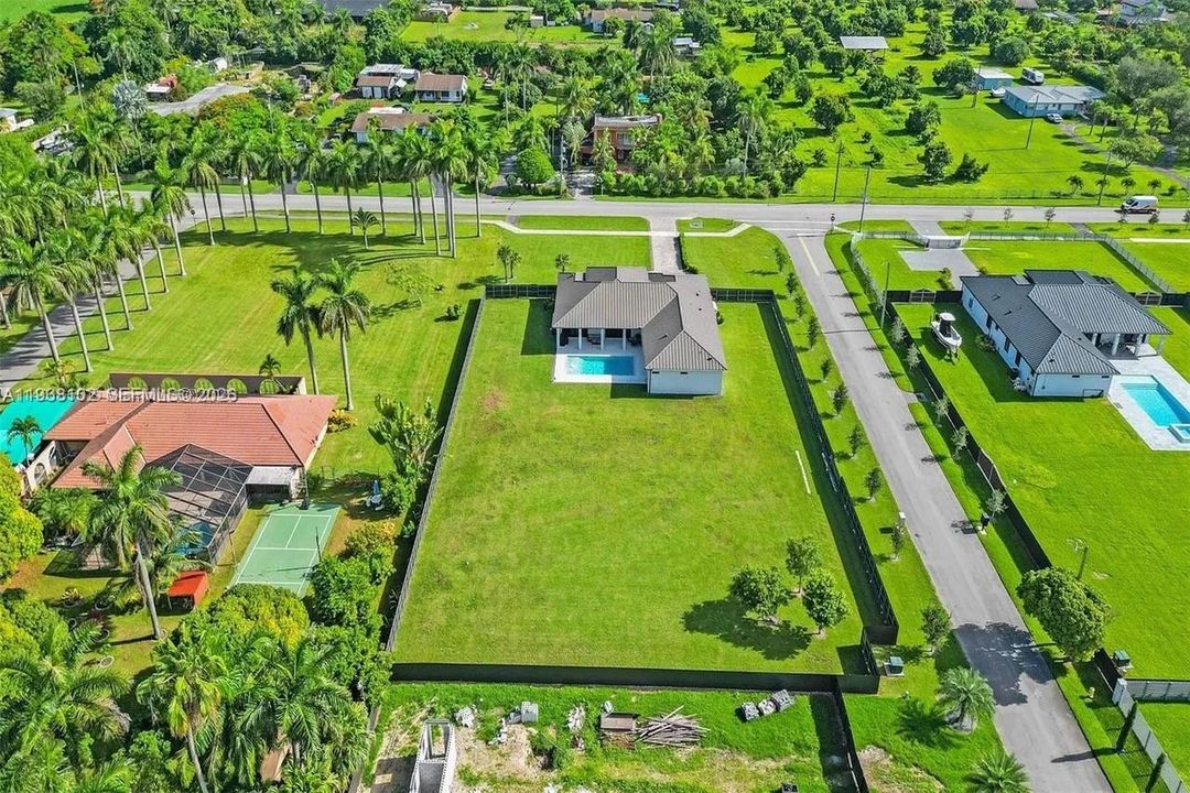 For Sale: $1,250,000 (5 beds, 4 baths, 3219 Square Feet)