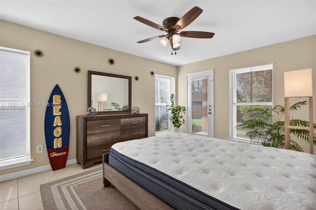 出租: $2,150 (1 贝兹, 1 浴室, 950 平方英尺)