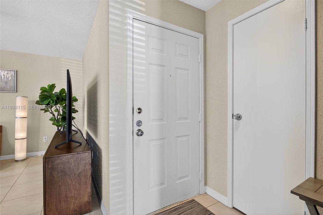 出租: $2,150 (1 贝兹, 1 浴室, 950 平方英尺)