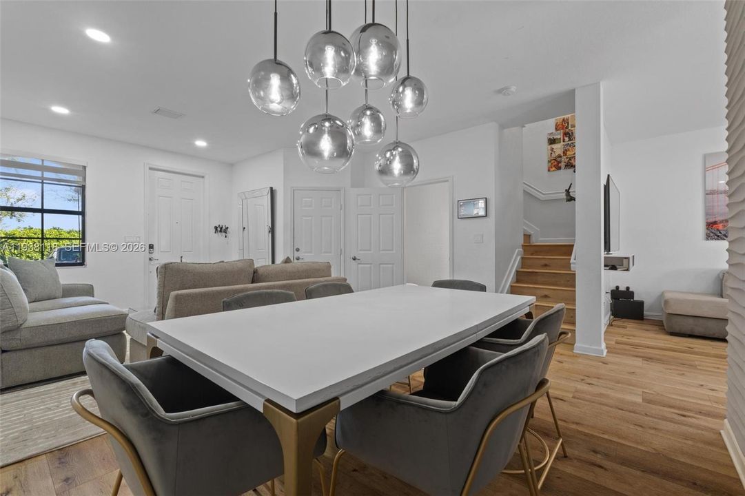 待售: $560,000 (3 贝兹, 2 浴室, 1592 平方英尺)