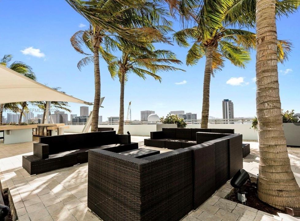 En Renta: $4,400 (1 camas, 2 baños, 912 Pies cuadrados)