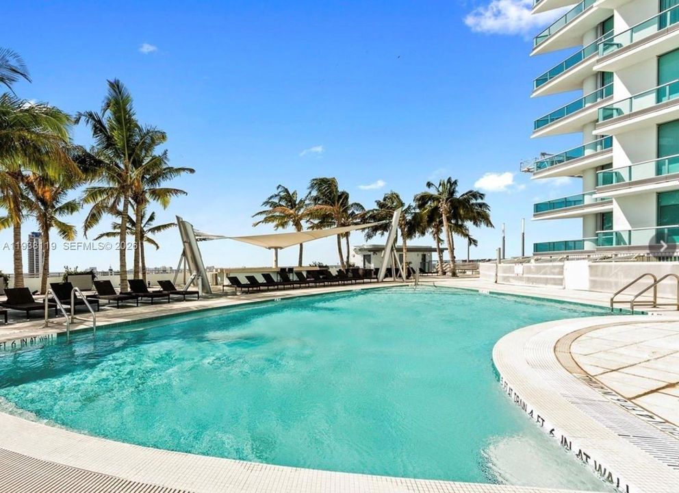 En Renta: $4,400 (1 camas, 2 baños, 912 Pies cuadrados)