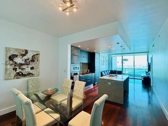 En Renta: $4,400 (1 camas, 2 baños, 912 Pies cuadrados)