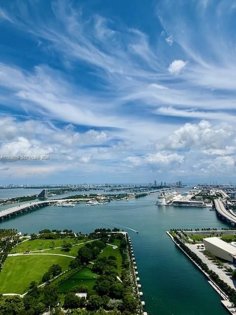 En Renta: $4,400 (1 camas, 2 baños, 912 Pies cuadrados)