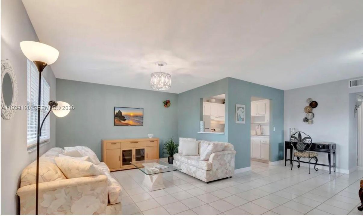 For Rent: $1,500 (1 beds, 1 baths, 720 Square Feet)