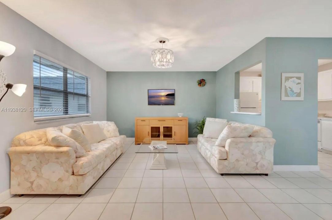 For Rent: $1,500 (1 beds, 1 baths, 720 Square Feet)